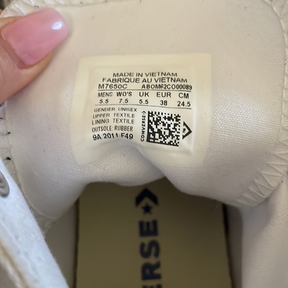 SOLD white converse - Picture 7 of 10